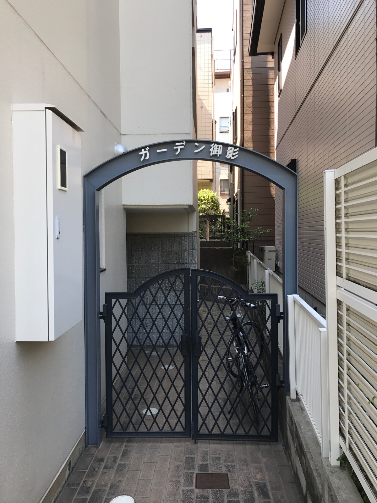 物件玄関前