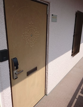 物件画像8：玄関前